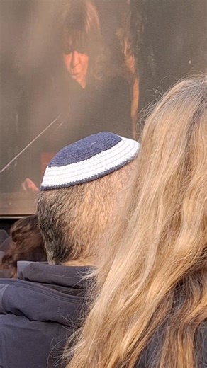 Voorzitter Linda Clewits van het Auschwitz-comite hield een indrukwekkende toespraak. | Geke van der Sloot