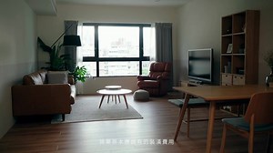 ▍MR. LIVING 的第一支品牌觀形象影片 ＃在素顏的家展開新的冒險 「不做滿 簡單 素顏的家 也很美」。 多一點軟裝、少一點硬裝， 讓家裡留有餘裕可以繼續去發展， 做一個可以 ＃帶著走的裝修計畫。 搬過兩次家，從買房到租屋， 從硬裝為要，到軟裝為主角。 寫了60封信，才換來的全新開始。 葉揚的成家故事， 讓我們重新理解了 ＃家的概念。 作家葉揚說： 「其實家並不是一個新的概念， 而是我們怎麼理解它。 我發現其實不作滿， 留一點餘裕， 素顏好像也有一種美。 最近一個月， 我們都在享受這個素顏的家， 雖然我爸一直問我垃圾桶在哪。 未來肯定還會有一些改變， 而我知道有一天， 我會非常懷念這個樣子的家。」 b成家的路上，我們費盡千辛萬苦， 努力打造著期待的家。 但這一次，請讓我們慢一點，多了解自己、多了解想要的家，或許我們會有不一樣的選擇：） 同場加映👇 全年度最大的雙１１優惠，本週六(11/9)正式開跑🏃‍♂ ----------------------------- 加Line做詢問》》請搜尋🔎「居家先生」(ID：@gcw0900h) 找內湖體驗店》》02-2790-5750 