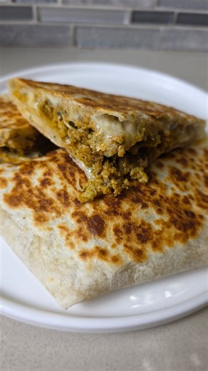 16K views · 1K reactions | A quick dinner Idea Method: In a pan add 1/4 cup vegetable oil, half onion finely cutted plus 1 lb ground Chicken Breast. Cook together with the spices: 1 tbsp salt 1 tbsp Paprika 1 tbsp kofta spices 1 tsp black pepper 1 tbsp garlic Some Parsley Use Tortilla Bread fill it with Mozzarella and Chicken. Fold it like the video and cook it from both sides until golden brown. . #fyp #foodie #cooking #food #instafood | Rabeb-Cuisine | Facebook