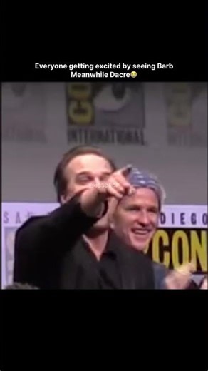 Everyone getting excited by seeing Barb Meanwhile Dacre😭😂 #strangerthings