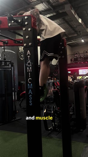 This has definitely helped me with pull-ups and definitely muscle ups. Doesn’t mean there isn’t strong as athletes looking straight ahead but will definitely help most people. #pullups #muscleup #calisthenics