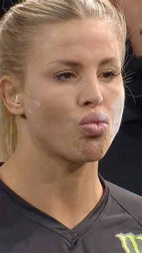 Blows her a kiss 😘