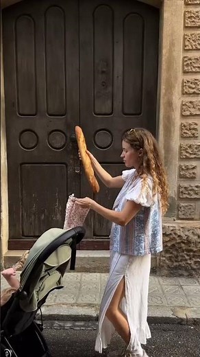 Did you know how easy a bakery run can be with your baby and the YOYO stroller?