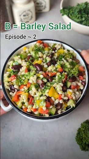 This Barley Salad is the perfect lunch for hot summer afternoon #saladrecipe