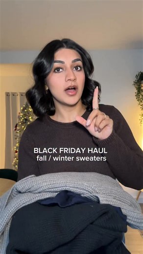 RAMAN DHILLON | makeup • skin • hair on Instagram: "did some black friday damage at @gap.canada 🛍️🙂‍↕️ #blackfridayhaul #petitefashion #winterclothing"