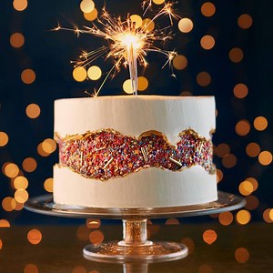 Make a sparkling showstopper with our fault-line cake recipe! Here’s Cassie to take you through how to decorate your cake step-by-step. Get the full recipe in our Christmas issue, order for delivery to your door here: https://magsdirect.co.uk/magazine/bbcgoodfoodxmas20/ | Good Food