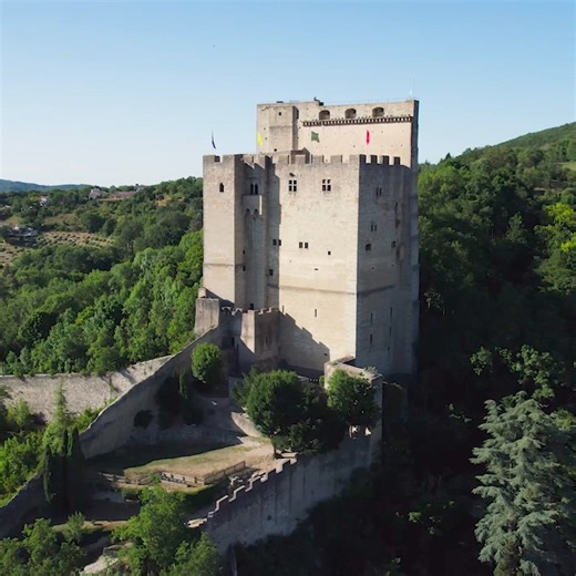 648 reactions · 138 shares | Venez découvrir la Tour de Crest : plus haut donjon de France et ancienne prison d'Etat avec son panorama à 360 sur la vallée de la Drôme ! ➡️ Visite guidée tous les jours, à 11h30, à 14h30 et 16h. ➡️ Ouvert tous les jours de 10h à 19h. | TOUR de CREST | Facebook
