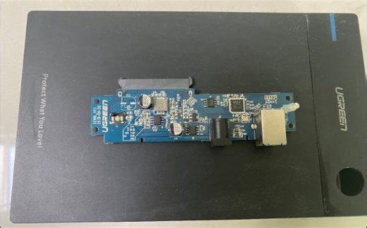 绿联3.5寸硬盘盒，天才般的工业设计