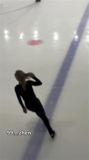 Amber rehearsing choreography during Stars on Ice - Japan open practice on April 8!🎥: 99._.zhen