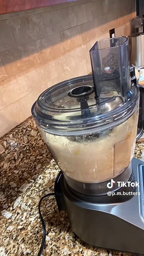 #ninjafoodprocessor #chocolatechipcookies Used my ninja food processor to make chocolate chip cookies. Changed the blade out for the dough blade and it worked pretty well! Did not over mix the dough, only issue was I had to scoop some dough out before I could get the blade out. But, I was doing that anyway 😅. Cookies were soft and crunchy. 🤤🙌