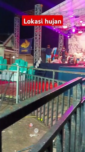 Lokasi pentas niken salindri masih hujan bolo #shorts #nikensalindri #nikensalindry