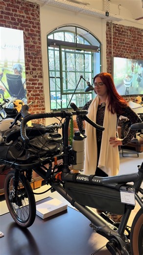 What can the Gravit handle? Quite a lot! 💪 With a total load capacity of up to 200 kg, a front load board for up to 70 kg and – if needed – another 40 kg on the rack underneath, it’s ready for just about anything life throws at you. Groceries, gear, work stuff – you name it. What would you load up first? 👀 #hasebikes #gravit #loading