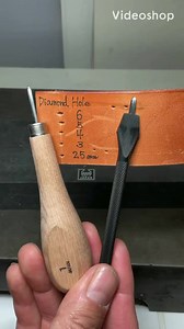 ・ Stitching Awl/ 菱ギリ 🆚 Diamond Hole Punches/ 菱目打ち ・ For more information‼️⬇️ 🇺🇸English translation 🇫🇷French translation 🌏Google translate will be available on ▪️www.oka-craft-tools.co.jp/en/📍Please select products from the website and email us. Check it out❗️→"Archive" ・ ご注文&お見積もりはwebサイト/ base/ tel📞/ fax📠からお願い致します🙏🏼 webサイトからのご注文方法📦は"アーカイブ"に掲載👀⬇️ ▪️www.oka-craft-tools.co.jp ・ #leathercraft #leatherworks #leatherstamping #leatherworking #leathercrafttool #leathercrafttools #leathercar