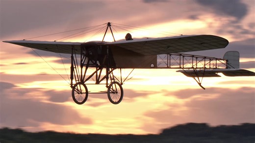 In June 1908, Wilbur Wright amazed Europe with his controlled flights in France. Inspired by the Wrights’ wing-warping system, Louis Blériot designed the Blériot XI — the first modern monoplane. In 1909, he made history by crossing the English Channel. Sweden built the Blériot XI under license as the Thulin A, training military pilots from 1913–1919. Today, Mikael Carlson keeps this legacy alive with two original Thulin A / Blériot XI aircraft, both powered by 1908 Gnôme rotary engines. More tha