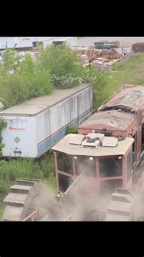 839K views · 4.3K reactions | Norfolk doing a little track maintenance. A rather dusty job. #reels #viral #railway #railroad #trains | Eric’s Train Yard | Facebook