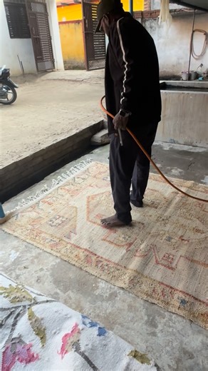 uzma rugs.homedecore on Instagram: "If a jute rug is burning, you must smother the flames immediately with a heavy, non-flammable material or use a fire extinguisher. Jute is a flammable natural fiber that can catch fire easily and burn quickly, so prompt action is"