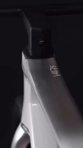 The icy beauty of the shades between white and silver. Enjoy the new Colnago V4Rs in the RVWH color scheme. #Colnago #V4Rs #ColnagoV4Rs #BuiltToWin | Colnago