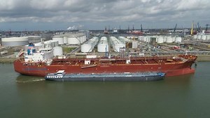Waterfront Shipping takes leadership role in demonstrating simplicity of methanol bunkering to marine industry | Port of Rotterdam