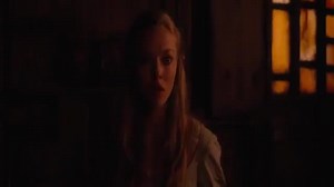 فیلم گردش شنل قرمزی ۲۰۱۱ (Red Riding Hood 2011)