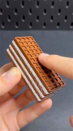 I 3D Printed SO REAL Wafer Clicker 🤤