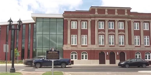 Dothan Opera House hosts grand opening