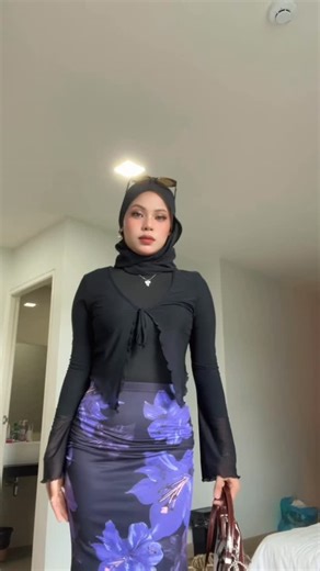 Malay Girls Main |  on Instagram: "Fit Check Pt: 33  | Follow @malaygirlsmain Tiktok : maklurvecekelat . . #awekcantik #malaysiancantik"