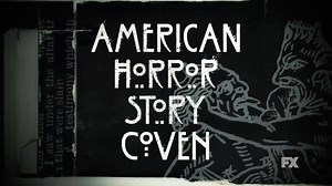 Nueve años de historias nos han traído hasta aquí, una serie en donde conocimos la brutalidad de los Asesinatos, conocimos la Locura, La Magia, la historia, junto a personajes inmemorables. Celebra el episodio número 100 de AHS este jueves a las 22 hrs FX. | American Horror Story Fans Latino