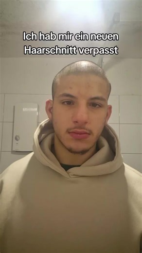 Neuer Haarschnitt für frischen Look