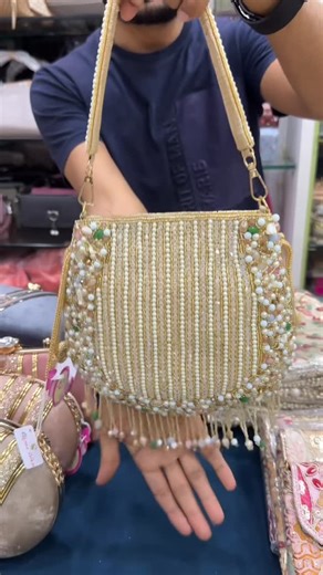 Shrungar Palace | Bridal Purse 👛😍 #bridalpurse😍 #potlibags❣️#weddingcollection❤️ #mobilecovers📲 #partywearpurse🪩 | Instagram