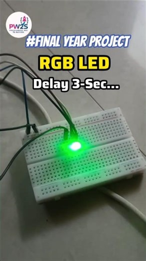 🚦 ESP32 powering vibrant RGB LED transitions with smooth 3-second timing loops.