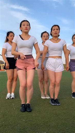 小师妹 on Instagram: "Why everyone is paying attention to Chinese basic exercise! It is simple and allows you to diet by only using your pelvis. Exercises that women do a lot #diet #coach #exercise #wanyomori"