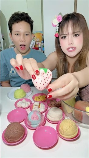 Make ice cream based on emojis! 🍧🍓