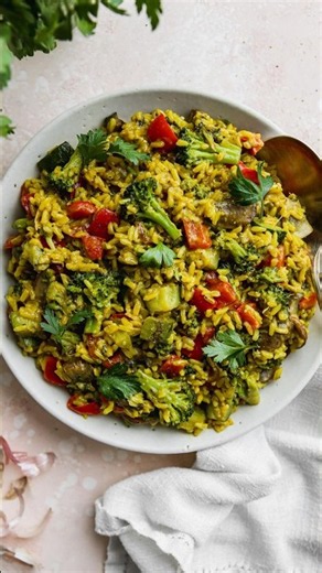 Creamy Coconut Curry Rice With Vegetables