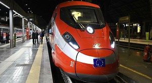 Treni, prezzi biglietto come per gli aerei: prima compri, meno paghi. Le novità per le Frecce di Trenitalia