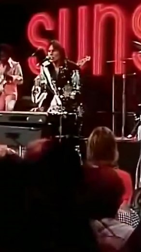 KC & The Sunshine Band (@kcandthesunshineb)’s videos with (Shake, Shake, Shake) Shake Your Booty - KC & The Sunshine Band