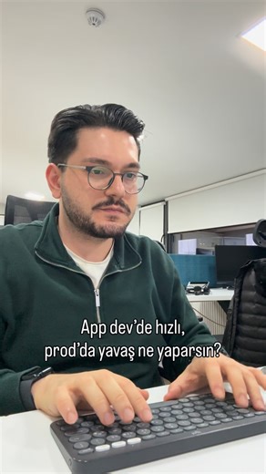 Osman | RPA & AI Creator on Instagram: "Sen ne yaparsın? 🤔 Kaydet daha sonra bakarsın. Dev ≠ Prod gerçeğini kabul ederim. Dev’de çalışıyorsa, Prod’da patlaması normal. Çünkü Prod’da: • Gerçek trafik var • Network latency var • Gerçek DB ve büyük tablolar var • Cache & CDN aktif Ben ilk şunlara bakarım: 1) Environment config 2) DB connection string 3) API base URL & timeout Prod verisiyle test ederim: • Dev’de 100 satır • Prod’da 100 milyon satır • Index farkı = performans felci Cache & CDN kont