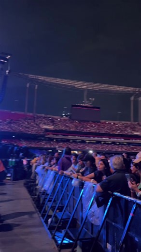 Replying to @🤍 #coldplay #chrismartin