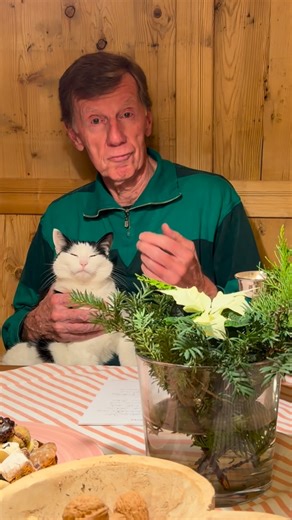 Walter Röhrl on Instagram: "Ich wünsche Euch frohe Weihnachten und ein gutes neues Jahr 2026."