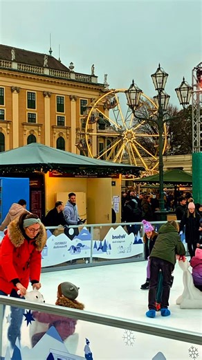 15 reactions | Në ditën e dytë po vizitohet Viena magjike, e cila tashmë është zbukuruar krejt me ngjyrat e festave të fundvitit. Klientët tanë e shijuan qytetin me gjithë atë atmosferë të bukur, në shoqërim të një guide profesionale. ❄️✨ Oferte: 4 ditë / 2 netë – vetëm 169€  Datat e udhëtimit: 27 – 30 Nëntor 24 – 27 Dhjetor  Info & rezervime: 044 / 049 610 015 #SharrTravel #Viena #Fundviti #Oferte169Euro | Sharr Travel | Facebook