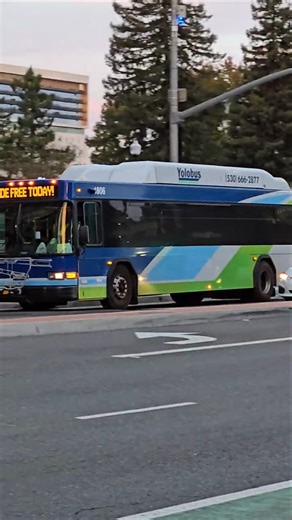 Two Yolobuses head West on Capitol Mall (11/4/25)