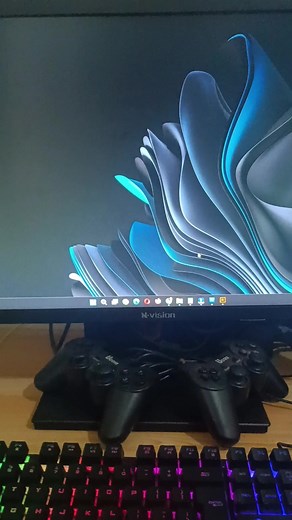 53 reactions · 53 comments | Here's a Wonderful Windows Feature Most People don't know - Get Free Themes In Windows Computer #rtctutorials #fbreelsvideo #reelsviral #Windows10 #Windows11 #WindowsTips #highlights | RTC Tutorials | Facebook