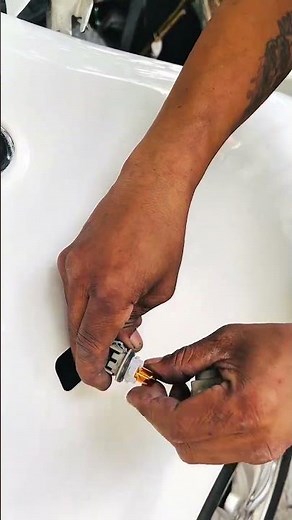 An easy way to replace a car turn signal bulb #shorts