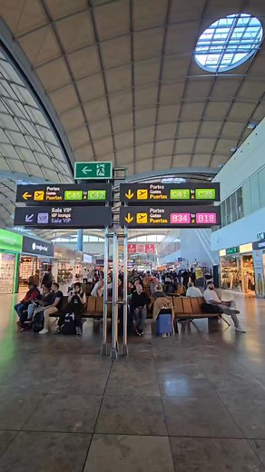 40K views · 225 reactions | ✈️ Alicante Airport vibes!  ‍♂️ Travelers everywhere, luggage rolling… 麟  Do you think it’s busy or quiet today? 樂 | Benidorm Now | Facebook