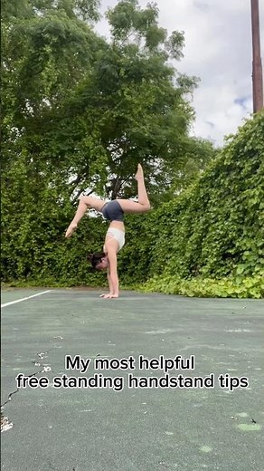 How to hold a handstand *no wall* #music #acro #fitness #strongwomen #handstandflow #tutorial #acro