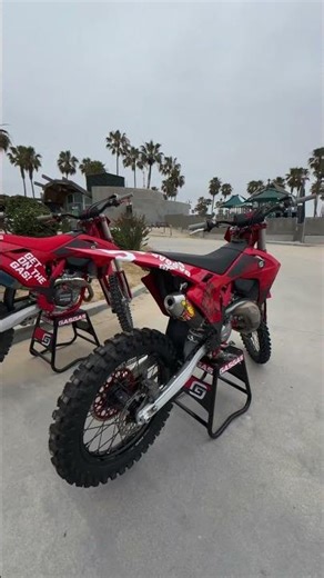 California dreaming with the MC 125 and MC 450F. 🌴#GASGAS #GetOnTheGas #Motocross #2Stroke #4Stroke