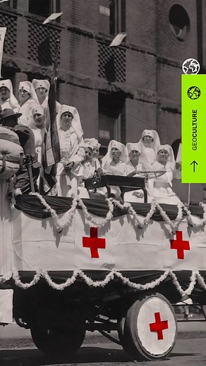 8.7K views · 18 reactions | Connaissez-vous l’histoire du drapeau de la Croix-Rouge ? On vous dit tout. . . . #croixrouge #histoire #culture #guerre #suisse #drapeau #bataille #solferino #geneve #embleme #hommage #croix #couleur #rouge #symbole #blanc | GEO France | Facebook