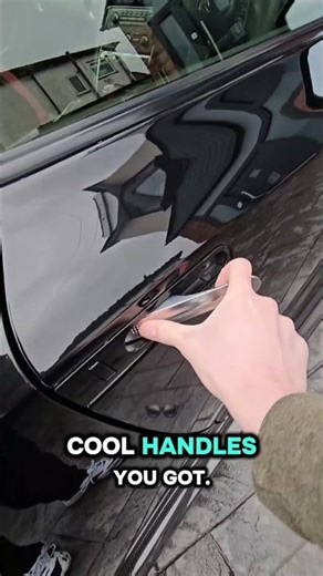 First look at a Nissan GTR's interior !