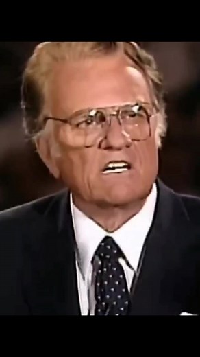 Busca a Dios, él tiene un nuevo y hermoso corazón para ti. Prédicas cristianas ✝️🛐#billygraham #amor #pazconDios #vida #fe 🙏📖❤️#CapCut