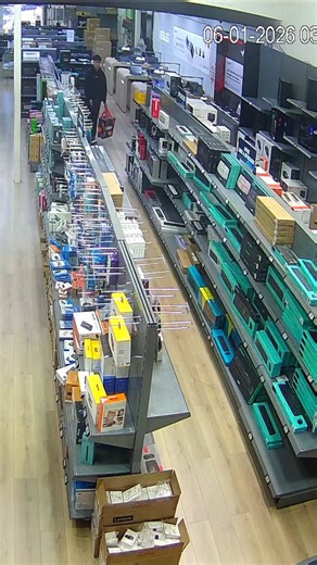 Centre Com on Instagram: "🐭🚨 𝗛𝗔𝗟𝗟 𝗢𝗙 𝗦𝗛𝗔𝗠𝗘 – 𝗘𝗣𝗜𝗦𝗢𝗗𝗘 𝟮: 𝗧𝗛𝗘 𝗠𝗔𝗚𝗜𝗖 𝗗𝗜𝗦𝗔𝗣𝗣𝗘𝗔𝗥𝗜𝗡𝗚 𝗠𝗢𝗨𝗦𝗘🚨🐭 We sell Logitech mice. This one apparently learned how to teleport into pants 🪄👖 📹 CCTV caught the sleight of hand 🏃‍♂️ Speed run activated ❌ Checkout skipped We’re calling this one “Pocket Storage DLC” — unfortunately, it’s not included. Police have been alerted and the incident has been reported. Cameras are rolling, and yes… we always know 👀 Help keep our