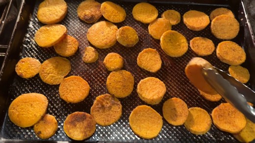 These are Nach-Yo normal nachos...but they may just be your new favorite! Let me know if you've tried these and what you'd put on them. If you haven't had them before, get busy cooking and then come back and let me know what you think. Thanks for watching! Until next time, Happy Cooking...xx, mb Recipe Card Here: https://thisfarmwife.com/sweet-potato-nachos/ | Meredith Bernard - This Farm Wife